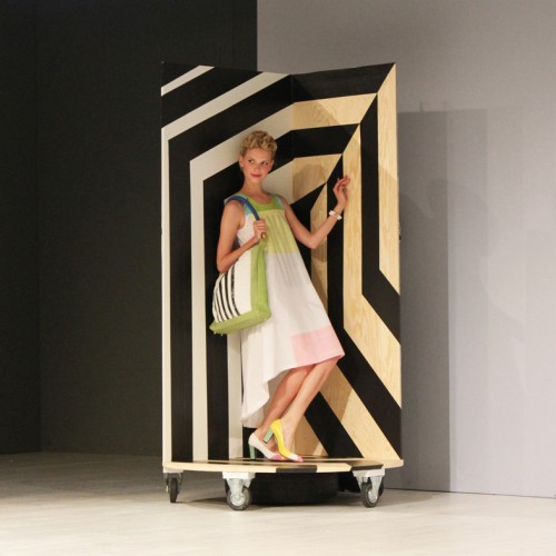 steffi b&amp;uuml;hlmaier steffibuehlmaier - kiesel - art project - fashion performance - model in front of stage element