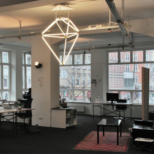 steffi b&amp;uuml;hlmaier steffibuehlmaier - lichtobjekt - lamp design - diamant lamp hanging in office